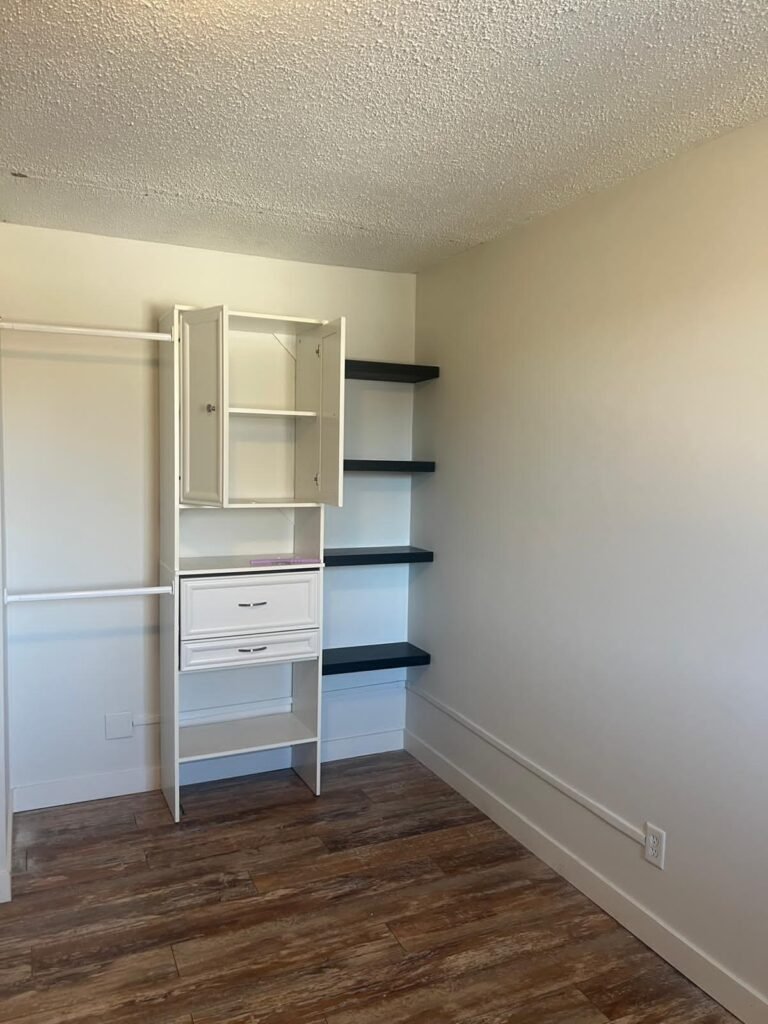 Cabinets & built-ins